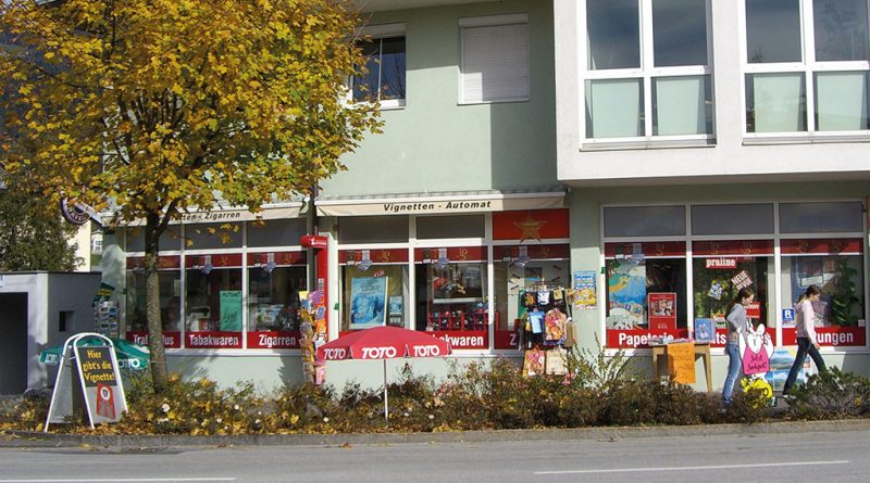 Seit 2008 präsentiert sich die Trafik von Vera Doppelhammer als modernes Verkaufslokal mit EuroMillionen-Wettannahme © Doppelhammer