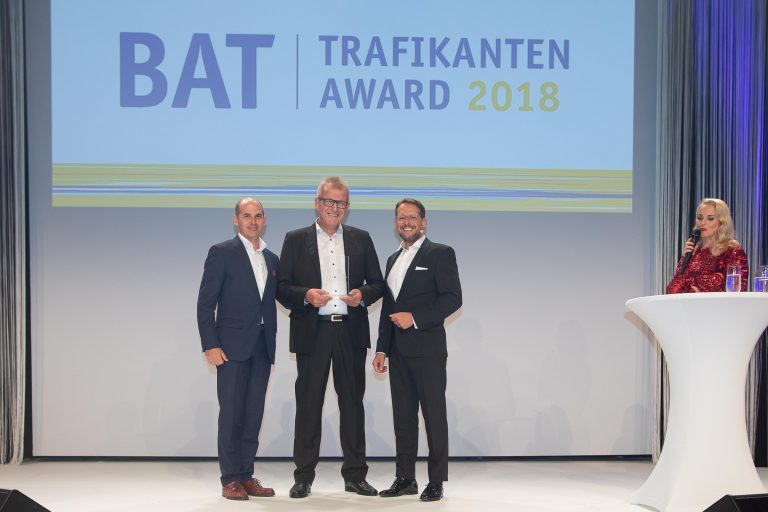 v.l.n.r. Hannes Hofer (MVG), Robert Zwickl (Gewinner Newcomer of the Year), Roland Rausch (BAT); © BAT/Tanzer