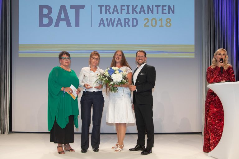 v.l.n.r. Heidi Skrdla (WE), Nancy Friedenthal (Gewinnerin Soziales Engagement), Madeleine Klose (Nominierte), Roland Rausch (BAT); © BAT/Tanzer