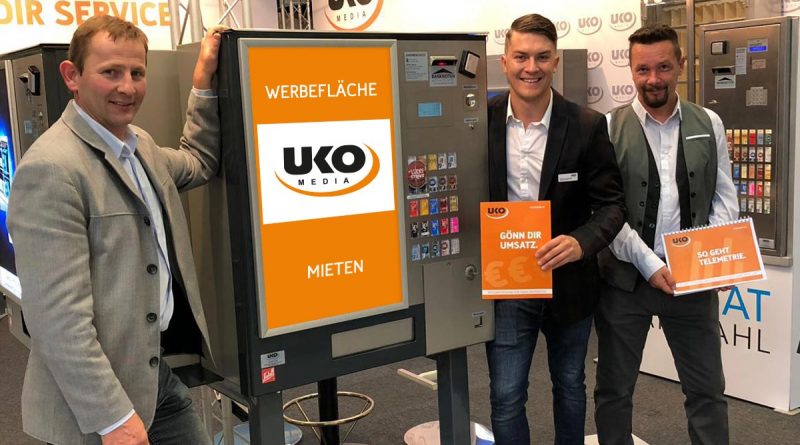 v.l.n.r.: Lorenz Eisl, Field Manager West, UKO Technik ; Moritz Unterkofler, Managing Director, UKO Media; und Kowi Gress, Sales Manager West, UKO Technik; präsentieren den neuen UKOLook Sielaff New Generation © UKO Media