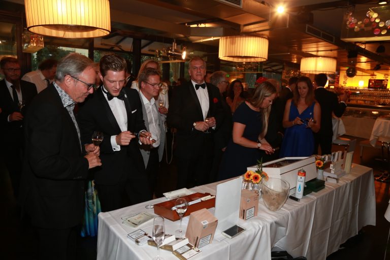 © Davidoff of Geneva Austria