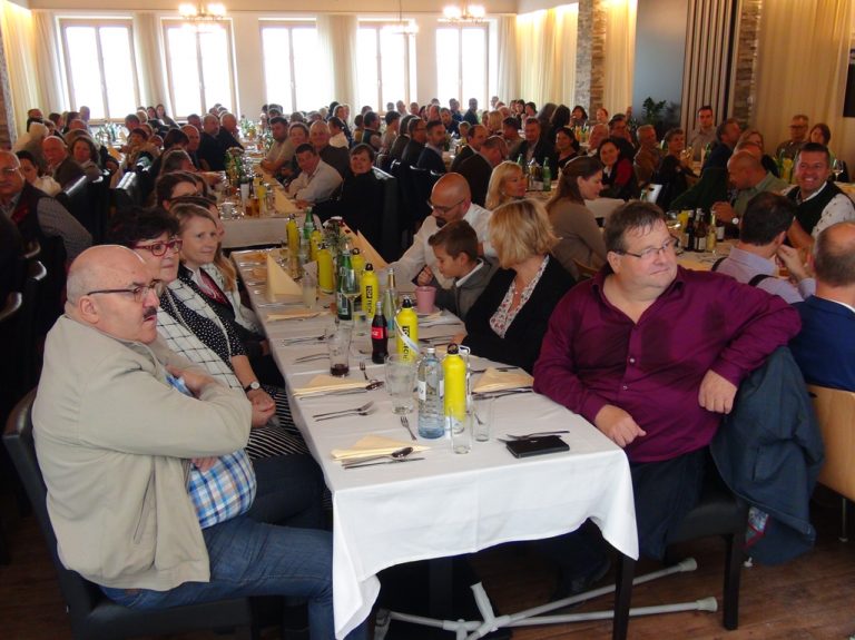 Zahlreiche steirische Trafikanten waren in den Lasslhof nach Riegersburg gekommen, um gemeinsam einen gemütlichen Tag zu genießen © Heribert Kindermann