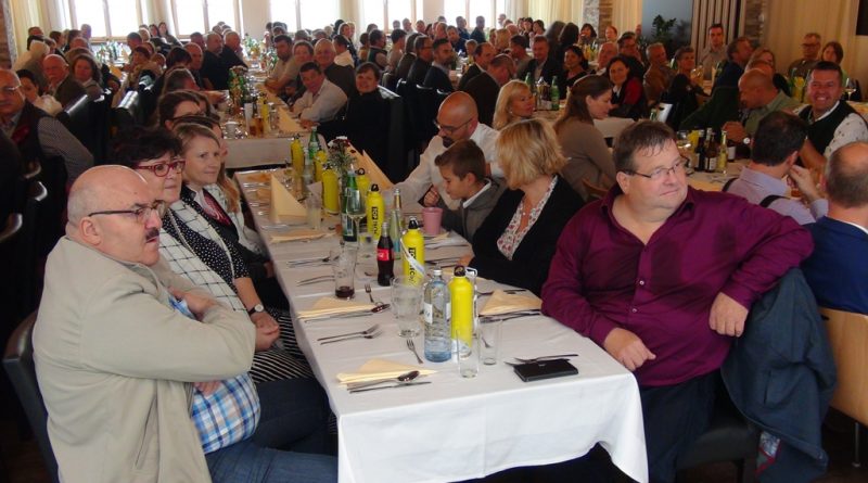 Zahlreiche steirische Trafikanten waren in den Lasslhof nach Riegersburg gekommen, um gemeinsam einen gemütlichen Tag zu genießen © Heribert Kindermann