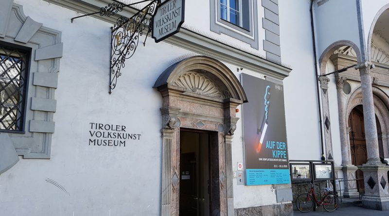 Eingang Tiroler Volkskunstmuseum © Albatros Media/SE