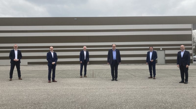 v.l.n.r.: Bundesgremialobmann Josef Prirschl, MVG-Geschäftsführer Mag. Hannes Hofer, stv. Bundesgremial- und stv. Landesgremialobmann NÖ Otmar Schwarzenbohler, Landesgremialobmann und CEDT Präsident Peter Schweinschwaller, WKNÖ-Präsident KommR Wolfgang Ecker, Präsident d. französischen Tabakeinzelhändler Philippe Coy © S. Reingrabner