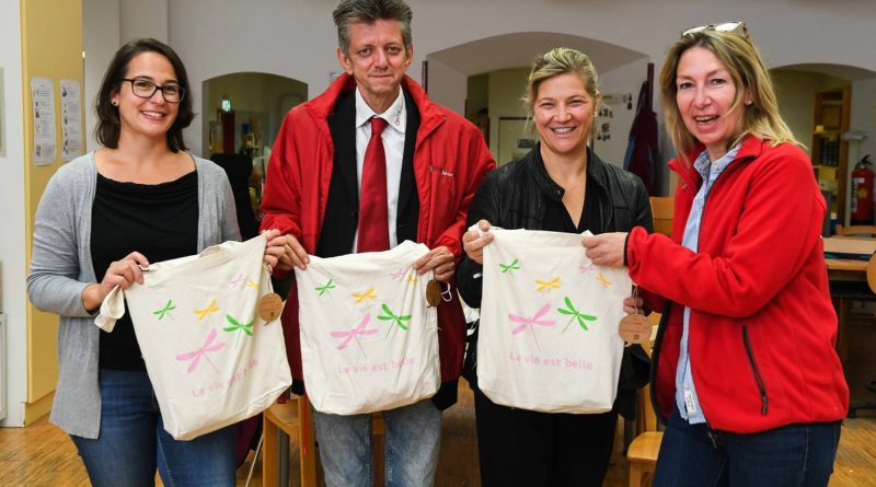 (v.l.) Mag. Martina Haselböck, Leitung der Werkstätte Wimbergergasse ÖHTB Arbeiten GmbH / Gerald Klein, Kundenbetreuung & Öffentlichkeitsarbeit ÖHTB Fahrtendienst / Mag. Magdalena Weissbacher, JTI Corporate Affairs & Communication / Mag. Ursula Heinemann, Geschäftsführerin ÖHTB DienstleistungsGmbH © Andi Bruckner