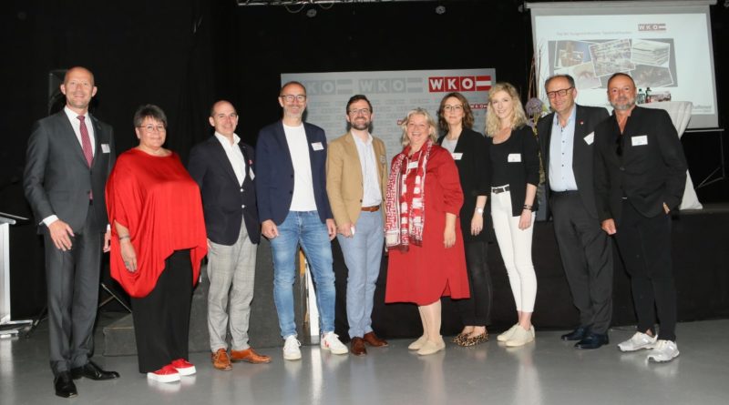 vl. Vizepräsident der Wirtschaftskammer Burgenland Martin Horvath, Bundesobfrau der Wohlfahrtseinrichtung Heidi Skrdla, Geschäftsführer der Monopolverwaltung GmbH Hannes Hofer, Bundesgremialobmann Josef Prirschl, Jochen Hiller, Sales Manager BAT, Landesgremialobfrau Burgenland Angelika Bauer Sophie Hogg, General Managerin Imperial Tobacco und Hannah Friedl, Corporate & Legal Affairs Manager Imperial Tobacco, Präsident des Europäischen Verbandes der Tabakeinzelhändler und Landesgremialobmann NÖ Peter Schweinschwaller, Head of Corporate Affairs & Communication JTI Ralf-Wolfgang Lothert © Wirtschaftskammer Burgenland