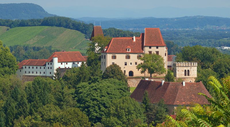 Schloss Seggau bei Leibnitz © AdobeStock/carinthian