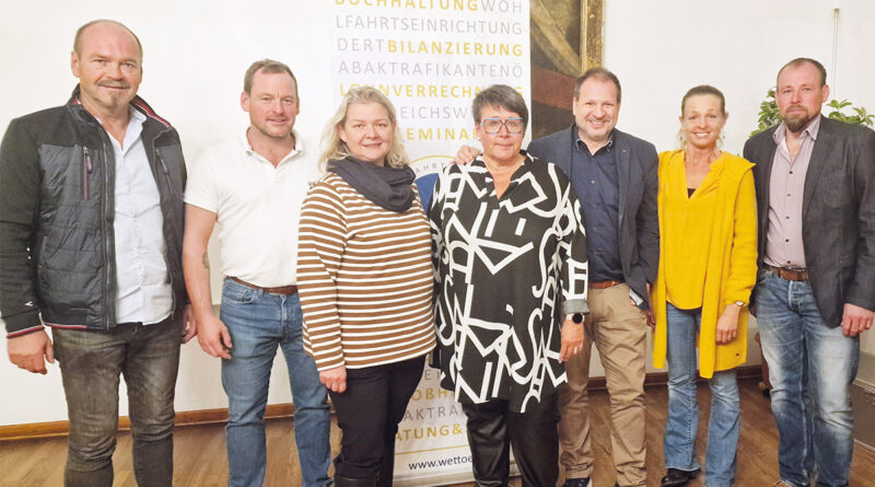 Das neugewählte Team der We-Salzburg: Peter Brandmayr, Hannes Auer (LGO Salzburg), Angelika Bauer (We-Bundesobfrau-Stv.), We-Bundesobfrau Heidi Skrdla, der bestätigte We-Landesgeschäftsstellenleiter in Salzburg, Robert Freidl, Corina Dander und Roland Pamminger (v. l.). © We