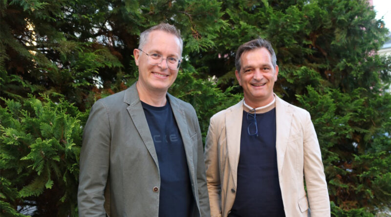 Referent Claus Kügerl mit Bundesgremialobmann Wolfgang Streißnig © Filterlos/MK