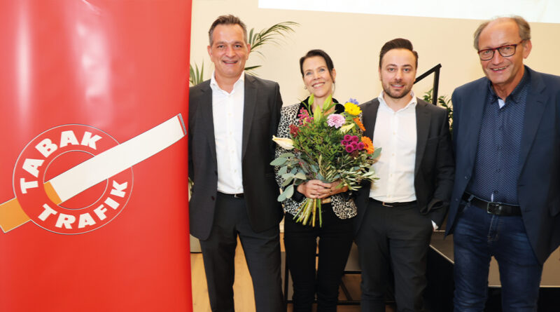 Landesgremialobmann Wolfgang Streißnig, Trafikantin und Mitglied des Landesgremiums Kärnten, Dagmar Caviola, Bundesgeschäftsführer der WKÖ, Sinan Ibili, und CEDT-Präsident Peter Schweinschwaller (v. li.). © WK Kärnten