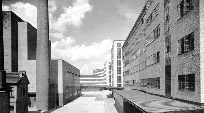 Die „Tschickfabrik“ in Linz an der Unteren Donaulände (aufgenommen um 1935). © Archiv der Stadt Linz