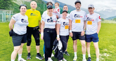 Thomas Wopfner (2. v. r.) , Initiator des Wings-for-Life-Run-Projekts für die Trafikanten mit dem Team der MVG Tirol © privat