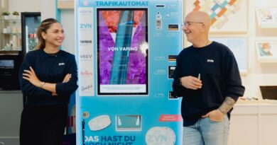Andreas Schiefer (re) lobt die Automaten von PMAT in den höchsten Tönen © Tim Walker
