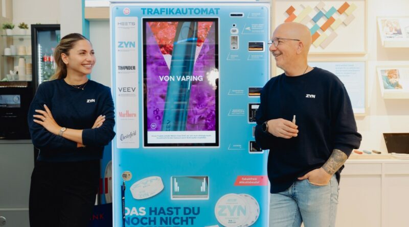 Andreas Schiefer (re) lobt die Automaten von PMAT in den höchsten Tönen © Tim Walker