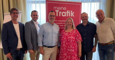 v.l.n.r.: Björn Osterauer (Heintz van Landewyck GmbH), Florian Schober (Fachgruppengeschäftsführer), Gerhard Starzacher, Christoph Kastl, Michael Burgstaller (alle Philip Morris Austria) © WKB