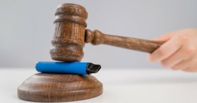 Die Schweizer Regierung muss ein Gesetz zum Verbot von Einweg-E-Zigaretten ausarbeiten © AdobeStock/Михаил-Решетников