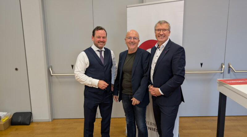 (v.l.: Gastgeber und LGO Salzburg Johannes Auer, LGO Wien Andreas Schiefer und Monopolstellen-Leiter für Oberösterreich und Salzburg Arnold Kudler © Filterlos/ Johannes Kainz