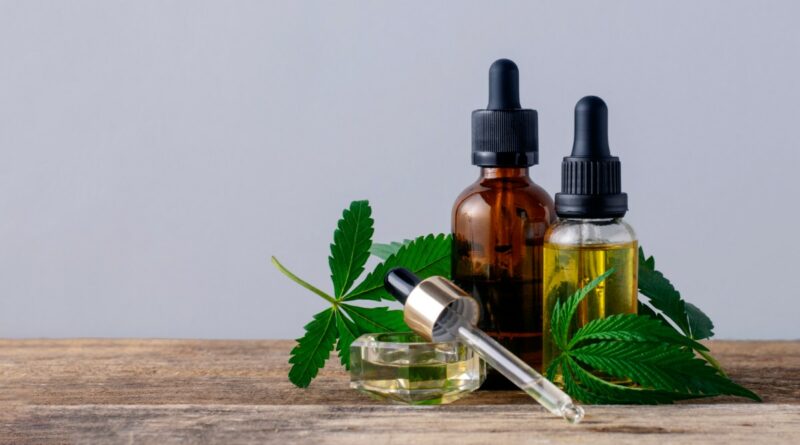 Öle und andere CBD-Produkte dürfen Hanf-Faschgeschäfte weiterhin verkaufen, nicht aber CBD-Blüten © AdobeStock/ Юлия Усикова