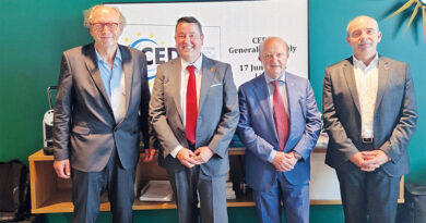 CEDT-Präsident Peter Schweinschwaller, Vizepräsident Miguel Ángel Martínez Cuadrado, Schriftführer Mario Antonelli und Philippe Coy (v. l.). © CEDT