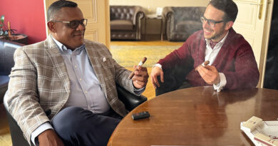 Pedro Ventura teilt mit Begeisterung seine Erfahrung und Leidenschaft für handgemachte Premiumzigarren von Tabacalera. © Reinhard Pohorec