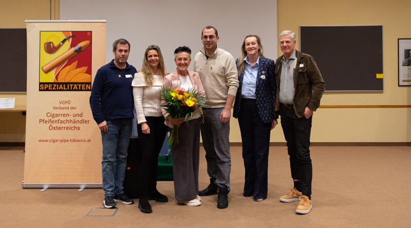 (v.l.) Martin Sturm (Finanzreferent), Ursula Helfert (Schriftführerin), Gabriele Morawek (Präsidentin), Simon Wagner (Vizepräsident), Caroline, Aumüller-König (kooptiertes Vorstandsmitglied), Gerald Egger (Finanzreferent Stellvertreter) © VCPÖ