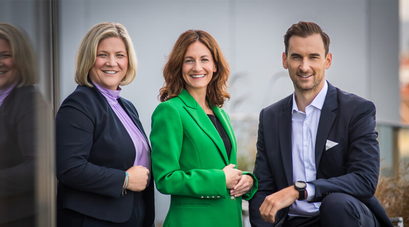 Silvia Polan (Mitte) mit ihrem Team Magdalena Weissbacher (links) und Gregor Gatterer (rechts) © Andi Bruckner
